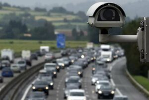 Новые камеры на дорогах: штрафуют за ремень и телефон